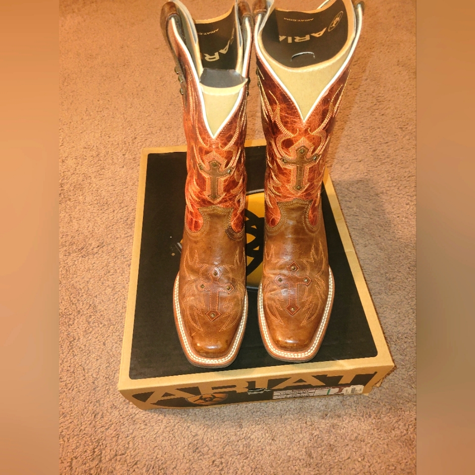Women's Size 7 Ariat Brown,Red,Cowboy Boots